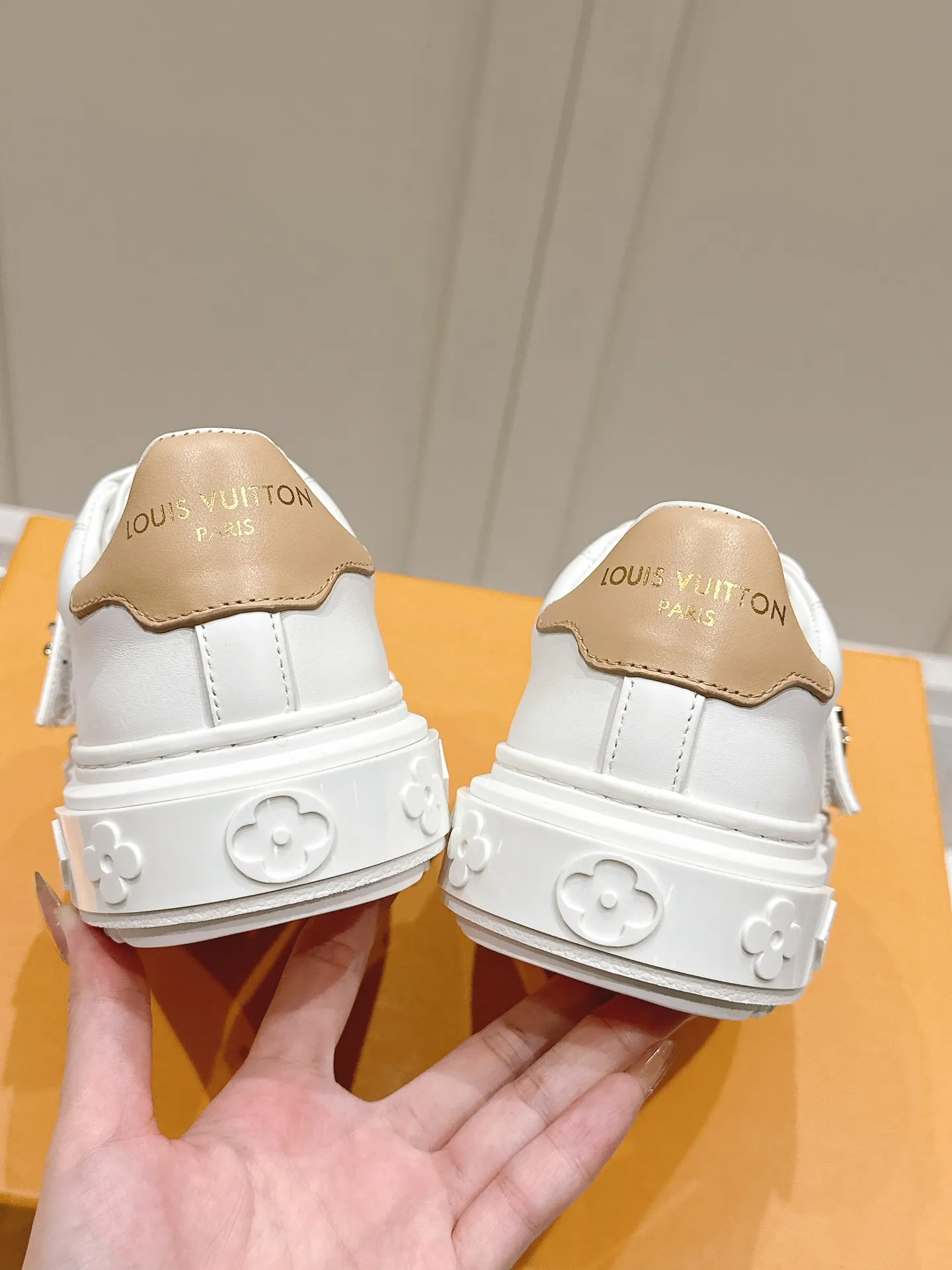 💕💕Factory direct selling price p640💕💕 LV Xiaolujia new white shoes, only women's model, evergreen style all year round, needless to say the quality of materials, small metal buckles with calfskin, the feeling of eternity at a glance❣️ Size: 35-40 (order 41)